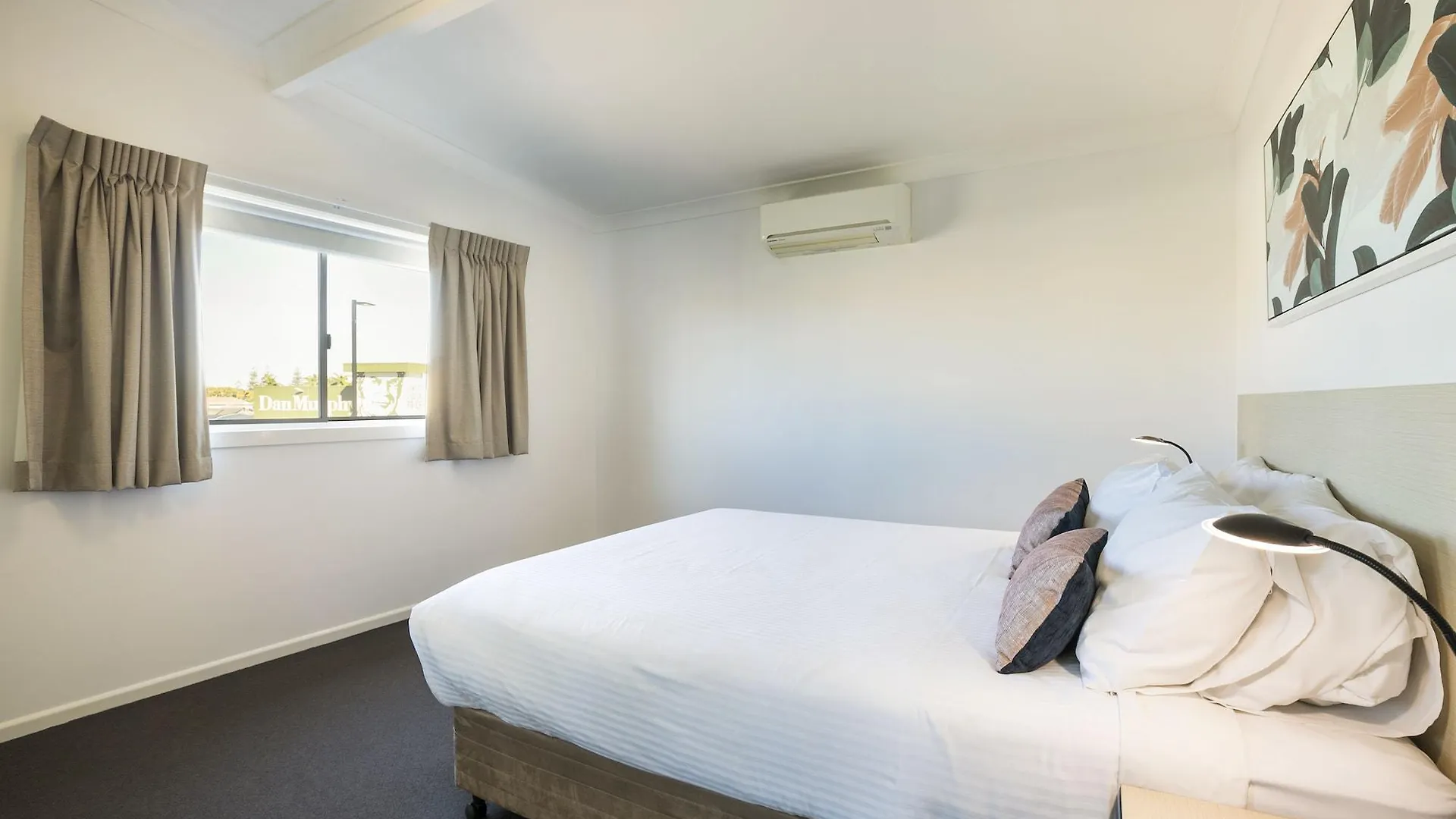 *** Hotel Nightcap At Golden Beach Tavern Caloundra Australia