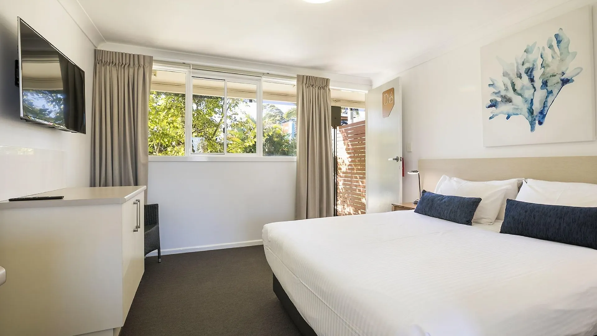 *** Hotel Nightcap At Golden Beach Tavern Caloundra Australia
