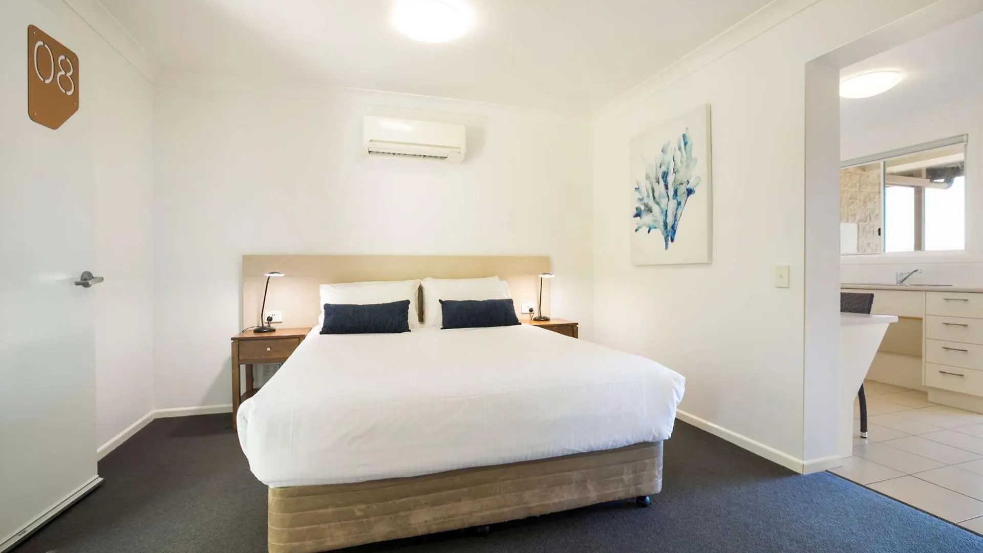 *** Hotel Nightcap At Golden Beach Tavern Caloundra Australia