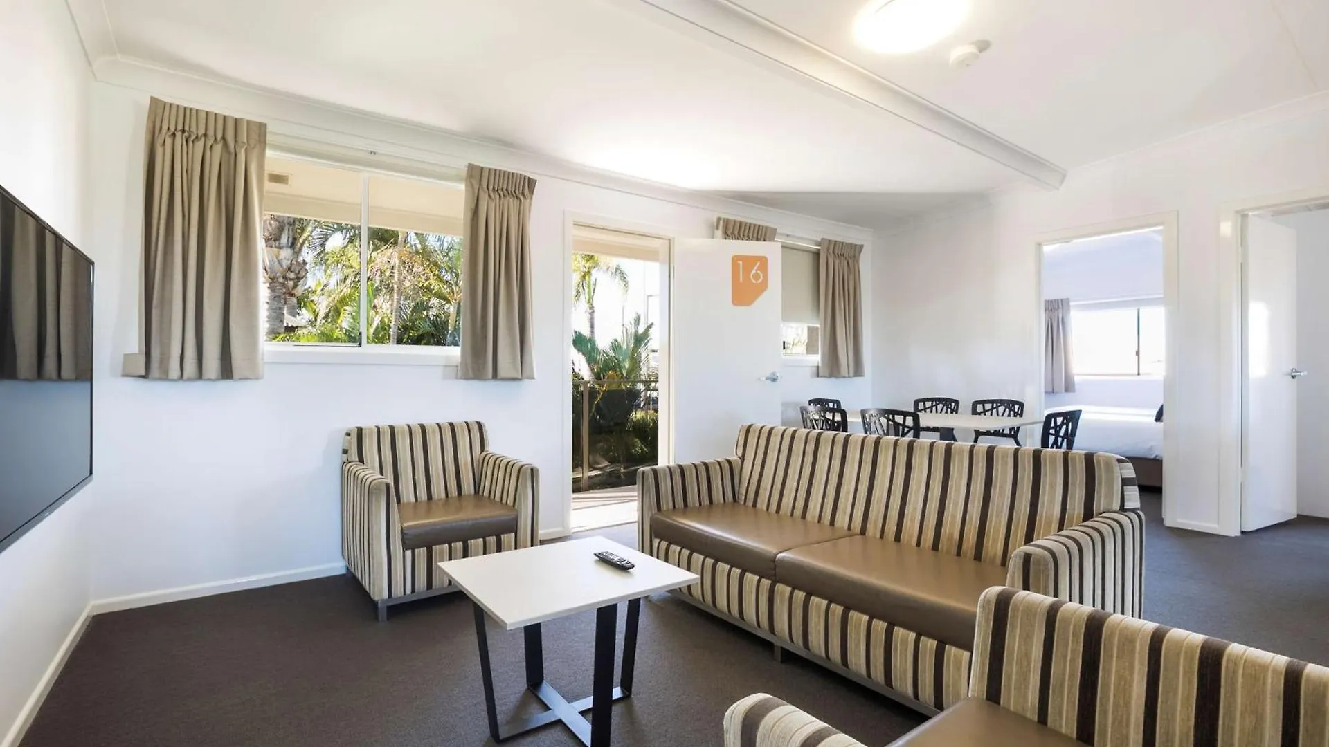 Nightcap At Golden Beach Tavern Caloundra Hotel