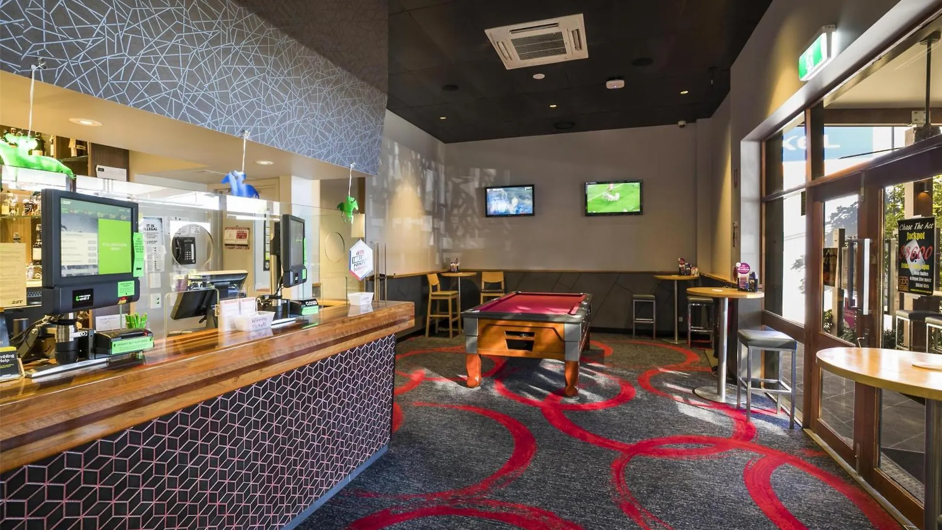 Hotel Nightcap At Golden Beach Tavern Caloundra